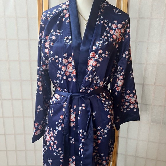 Morgan Lane Navy Floral Satin Robe|S/M - Picture 7 of 7